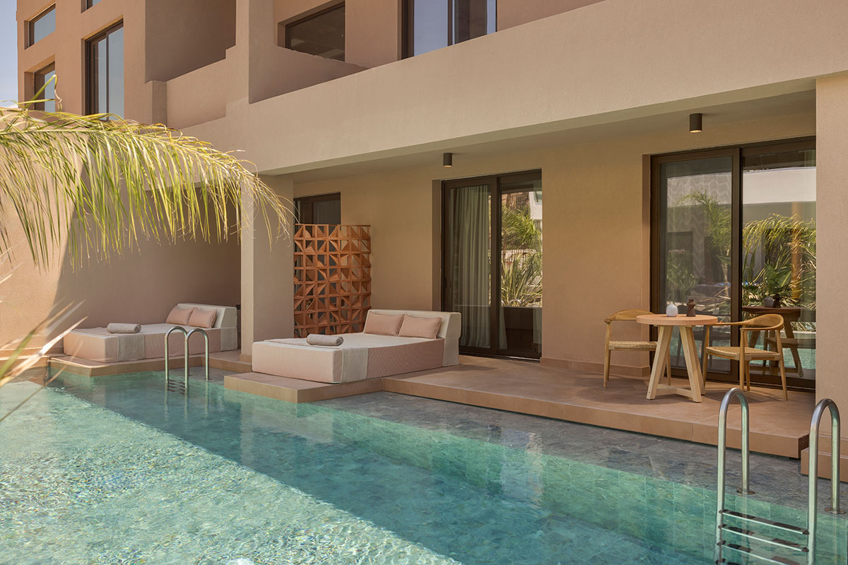 Executive Triple Swim Up With Share Pool
